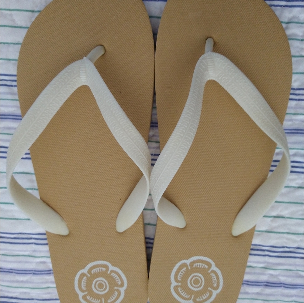 New Lightweight Flip Flops - Picture 2 of 5